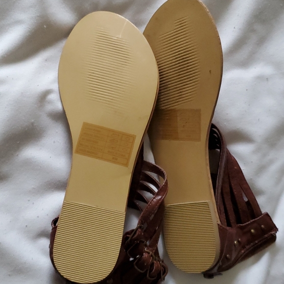 New sandles - Picture 3 of 4